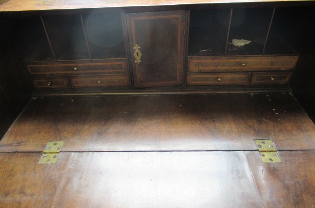 A GEORGIAN BURR WALNUT AND FEATHER BANDED BUREAU Image