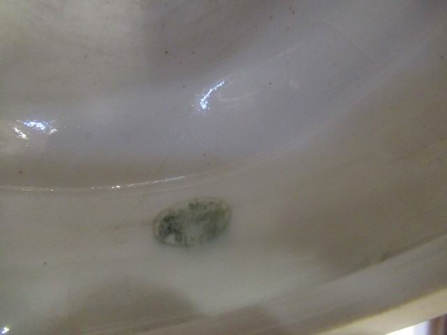 AN AMPHORA PORCELAIN FIGURAL TABLE CENTREPIECE Image