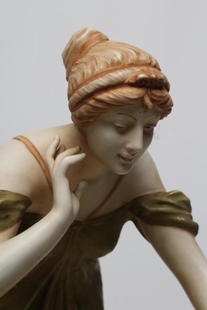 AN AMPHORA PORCELAIN FIGURAL TABLE CENTREPIECE Image