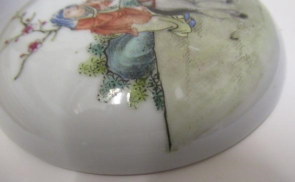 A CHINESE PORCELAIN BOX AND COVER of shallow cushion form Image