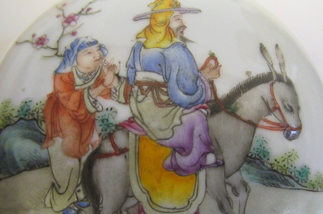 A CHINESE PORCELAIN BOX AND COVER of shallow cushion form Image