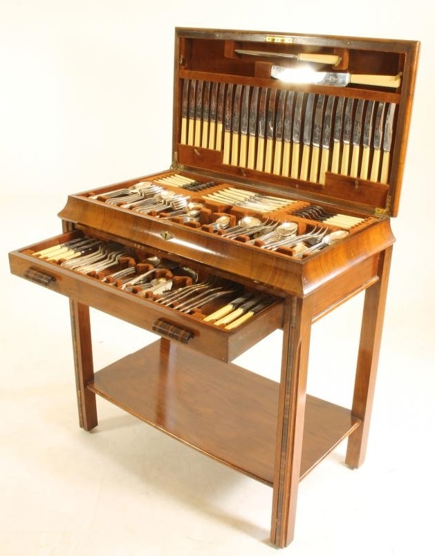 AN ART DECO SILVER PLATED TABLE SERVICE in Celtic Point pattern Image