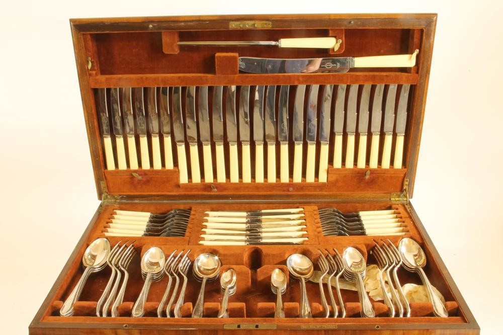 AN ART DECO SILVER PLATED TABLE SERVICE in Celtic Point pattern Image