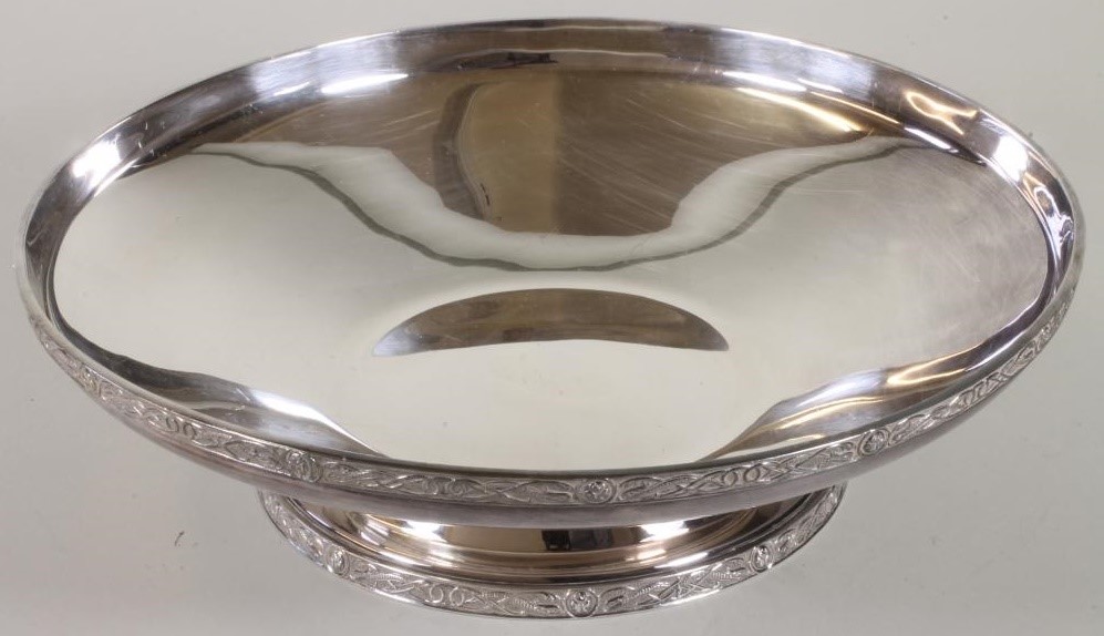 A LOW PEDESTAL SILVER DISH Image