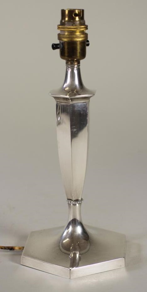 AN ELECTRIC SILVER TABLE LAMP BASE Image