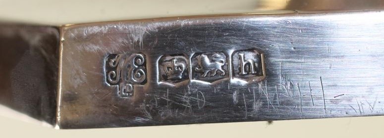 AN ELECTRIC SILVER TABLE LAMP BASE Image