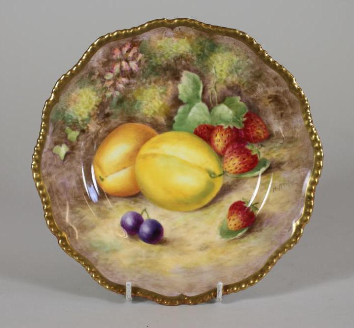 A ROYAL WORCESTER CHINA PLATE Image