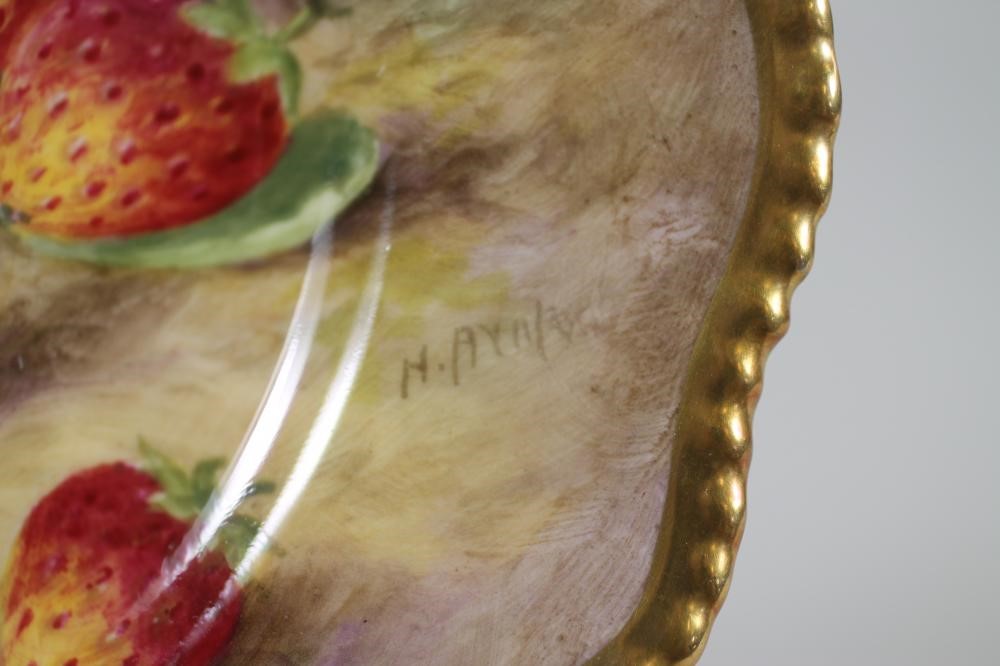 A ROYAL WORCESTER CHINA PLATE Image