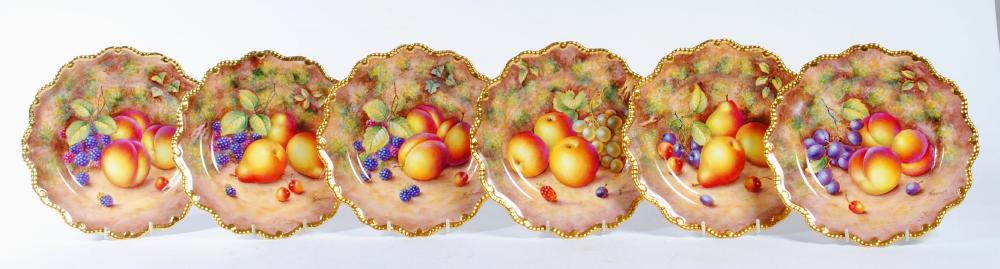 A SET OF SIX ROYAL WORCESTER CHINA DESSERT PLATES Image