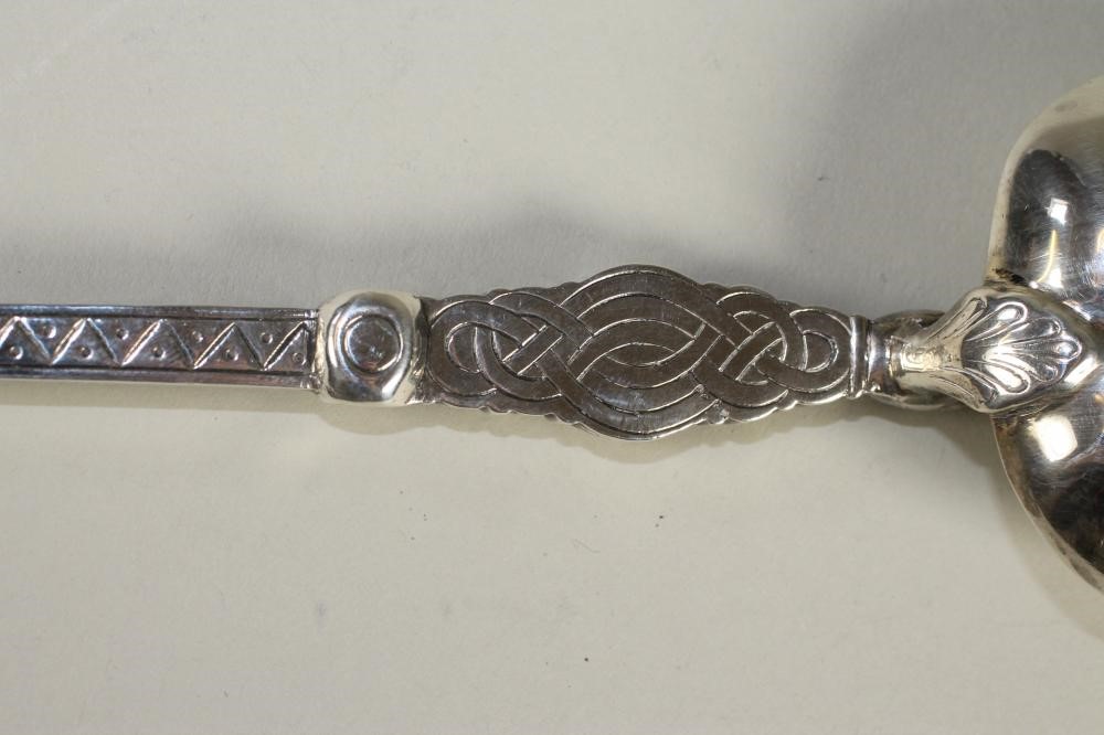 AN EDWARDIAN SILVER ANNOINTING SPOON Image