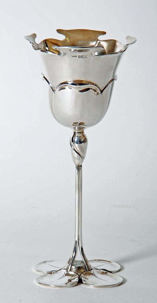 AN EDWARDIAN ART NOUVEAU SILVER GOBLET Image