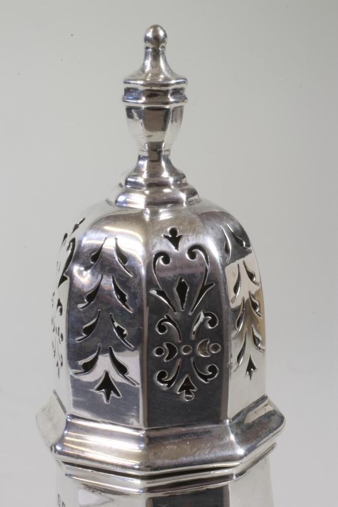 AN EDWARDIAN LARGE SILVER SUGAR CASTER Image
