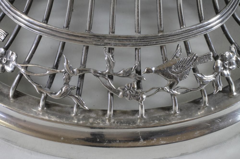 AN EDWARDIAN SILVER DISH RING Image