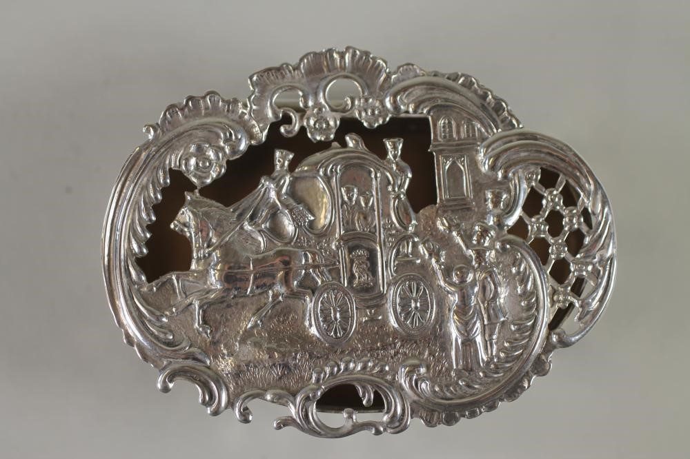 AN EDWARDIAN SILVER POT POURRI BOX Image