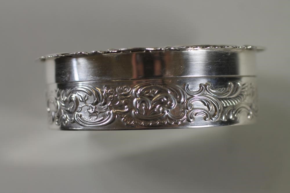 AN EDWARDIAN SILVER POT POURRI BOX Image