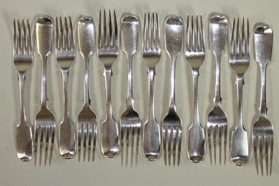 A SET OF SIX EARLY VICTORIAN SILVER DESSERT FORKS Image