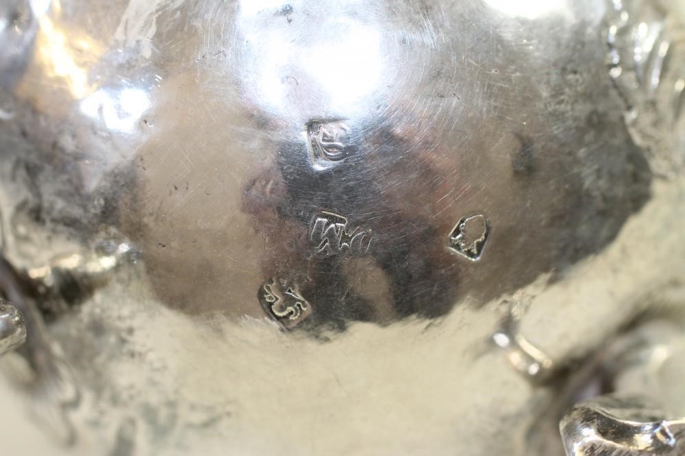 A GEORGE III SILVER MILK JUG Image