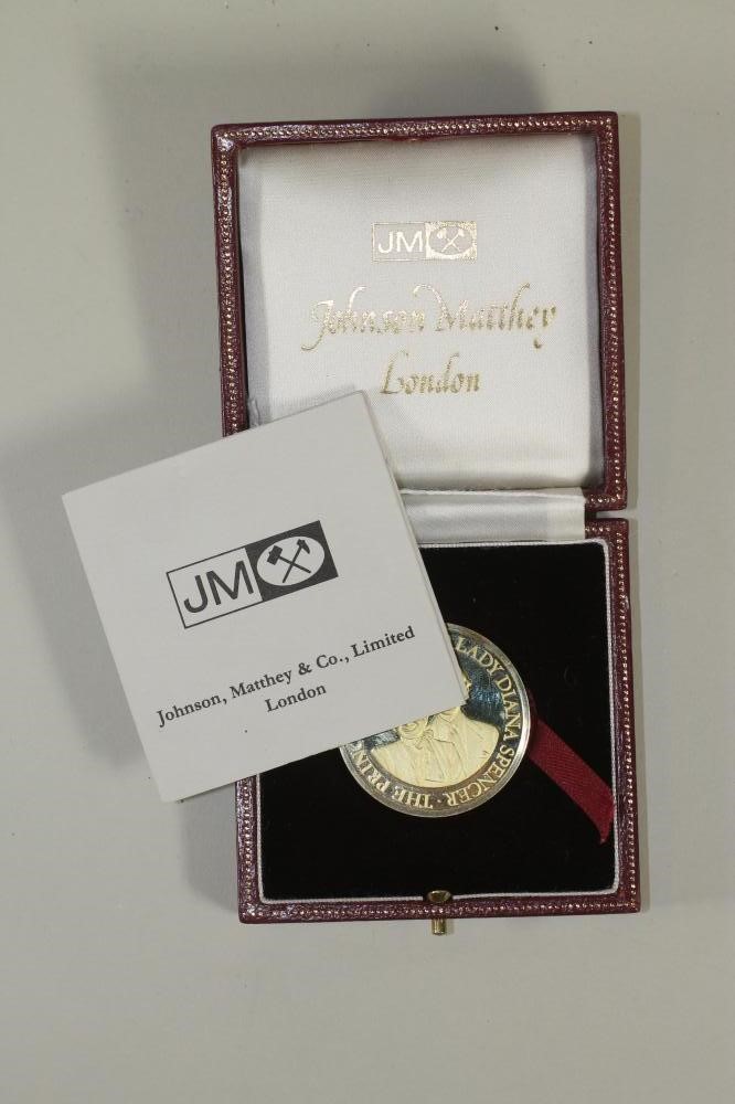 AN 18CT GOLD MEDALLION to commemorate the marriage of the Prince of Wales and Diana Spencer Image