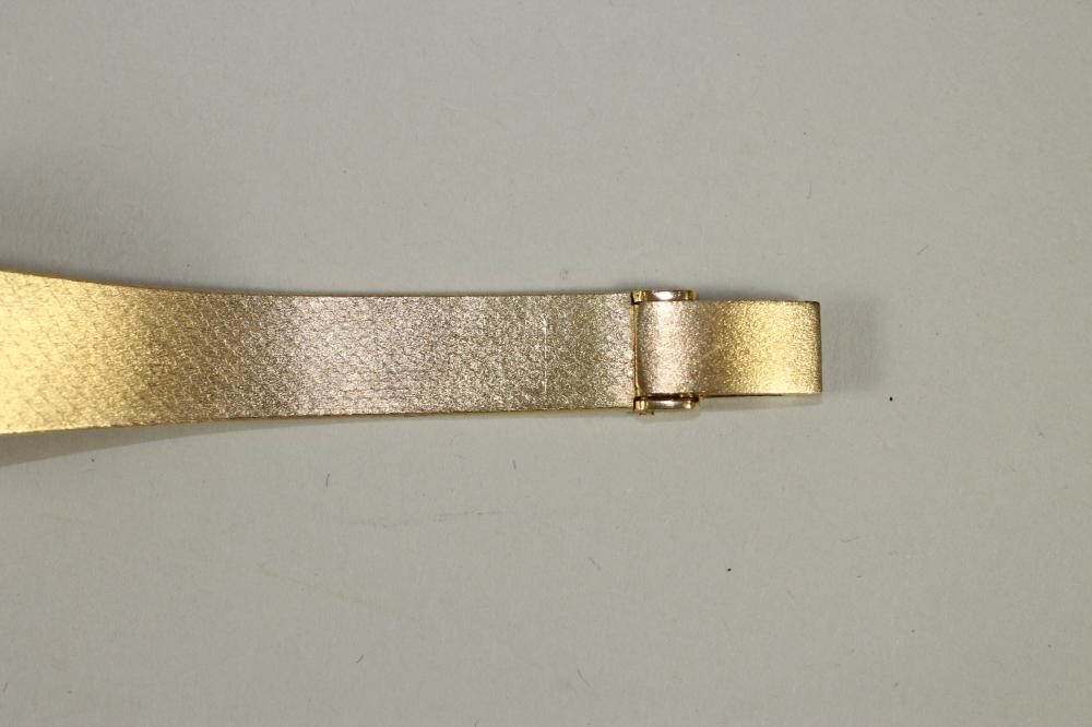 A LADY'S 18KT GOLD REVUE WRISTWATCH Image