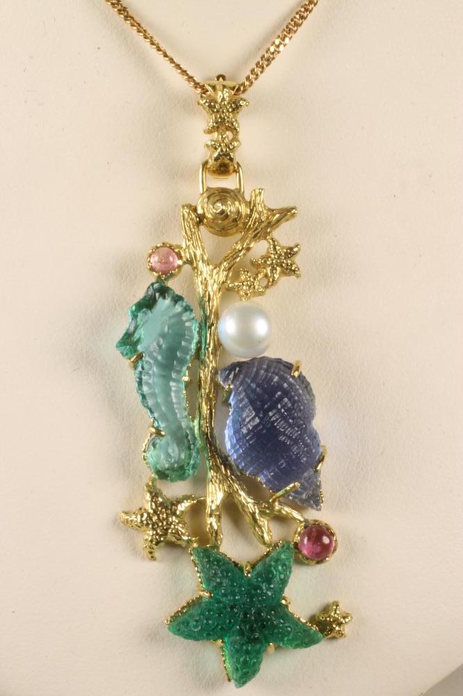 AN ITALIAN TAGLIAMONTE 18KT GOLD AND GEM STONE PENDANT Image
