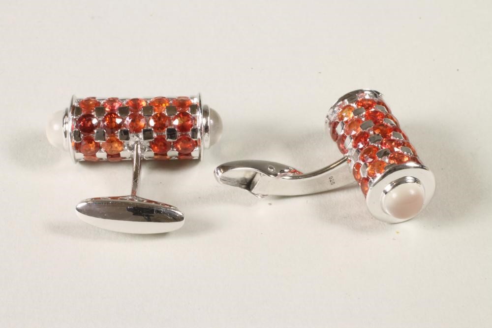 A PAIR OF ORANGE SAPPHIRE CUFFLINKS of barrel form Image