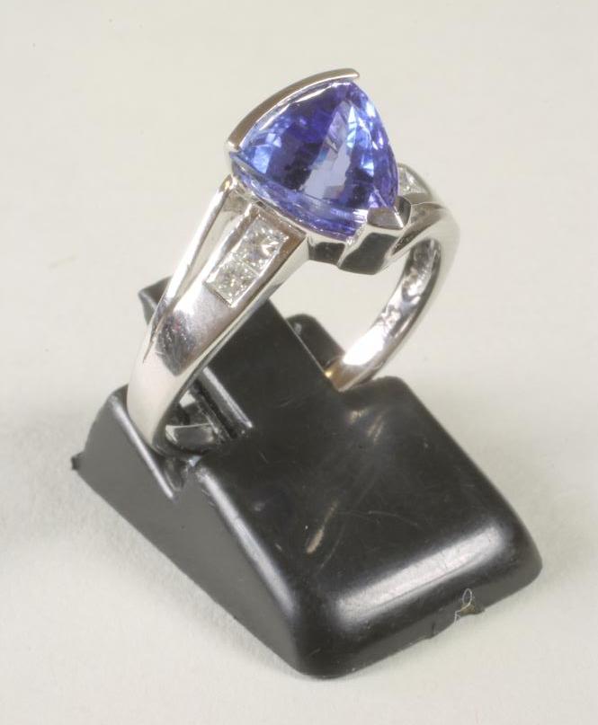 A TANZANITE RING Image