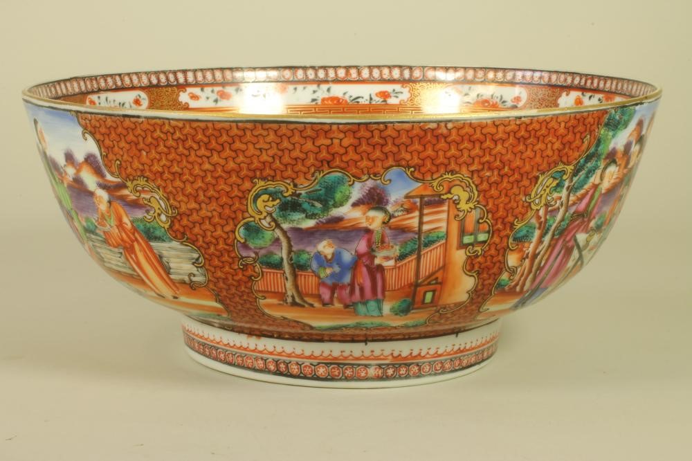 A CHINESE EXPORT PORCELAIN BOWL Image