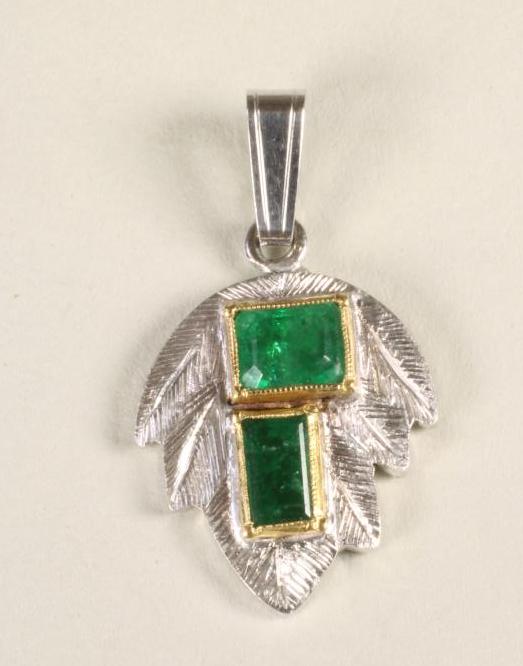 AN EMERALD PENDANT Image
