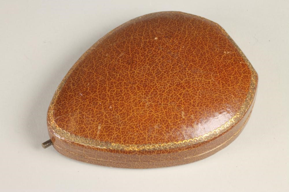 A LATE VICTORIAN 15CT GOLD PENDANT/BROOCH Image