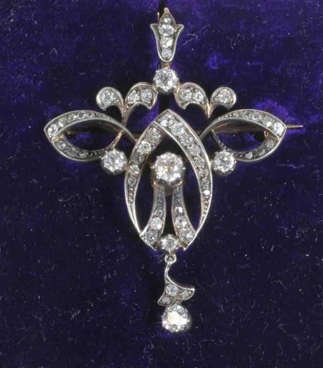 AN EDWARDIAN DIAMOND PENDANT/BROOCH Image