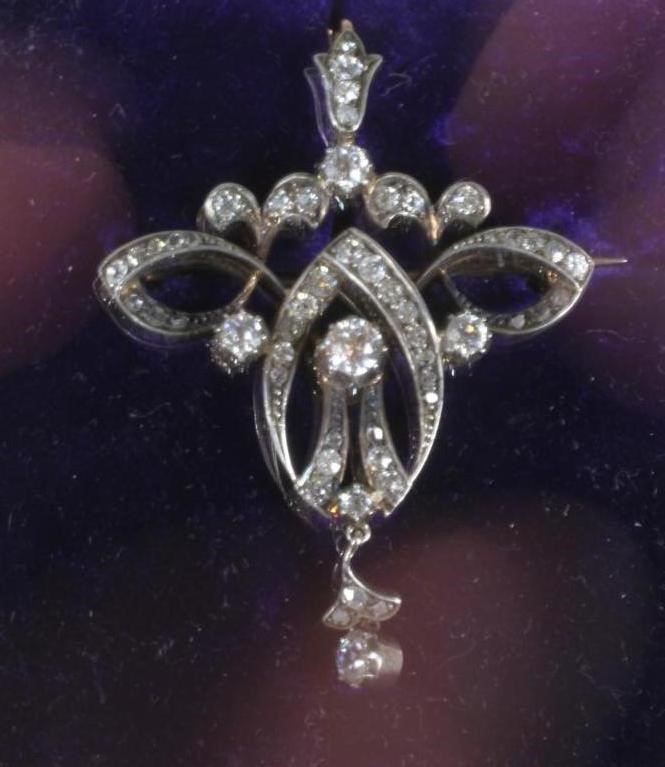 AN EDWARDIAN DIAMOND PENDANT/BROOCH Image
