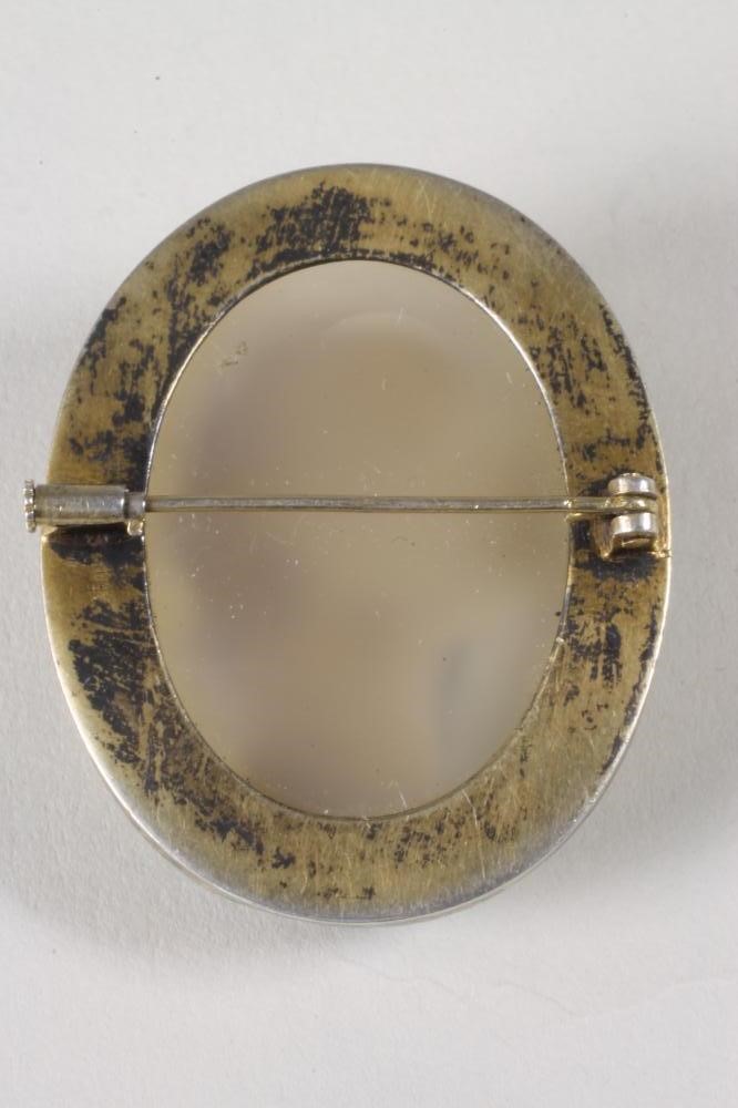 AN EARLY VICTORIAN POLISHED AGATE CAMEO Image
