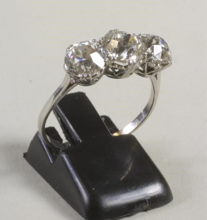 A THREE STONE DIAMOND RING Image