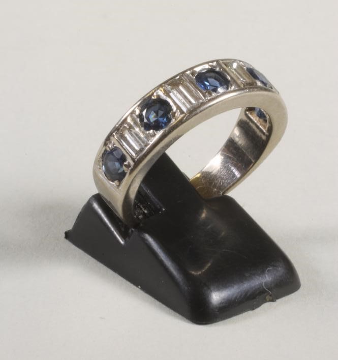 A SAPPHIRE AND DIAMOND HALF HOOP ETERNITY RING Image