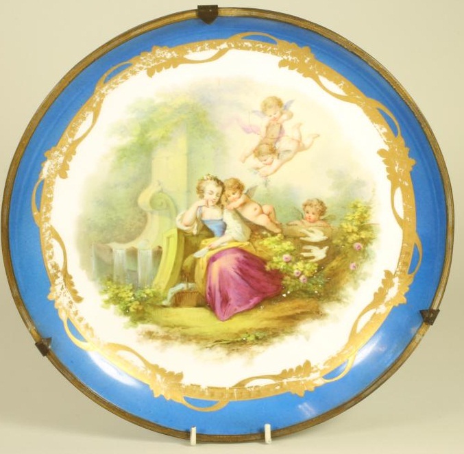 A PARIS "SEVRES" CHATEAU DREUX PORCELAIN DISH Image