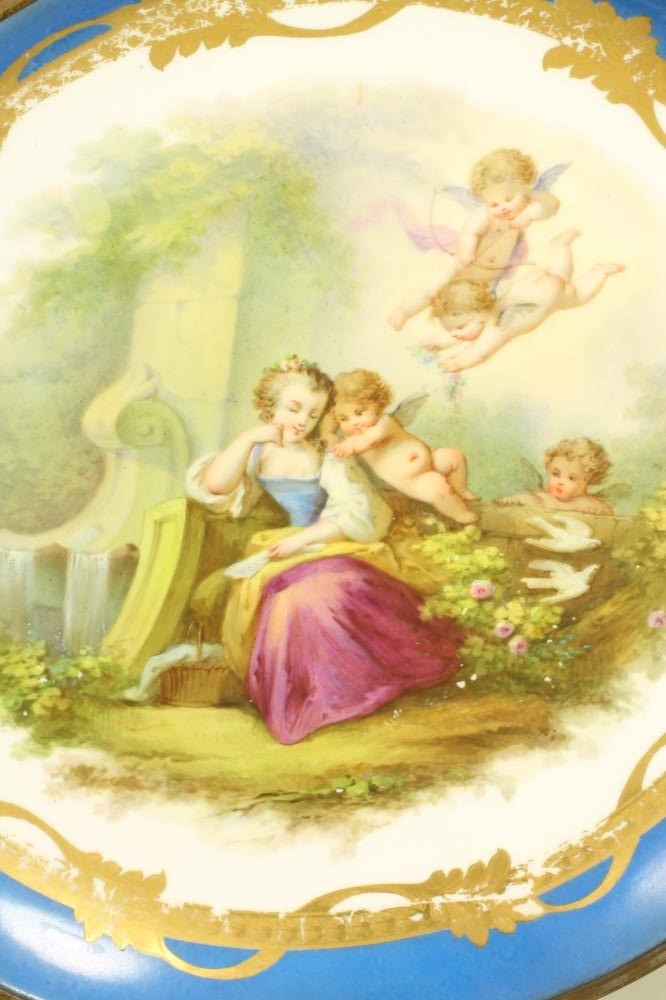 A PARIS "SEVRES" CHATEAU DREUX PORCELAIN DISH Image
