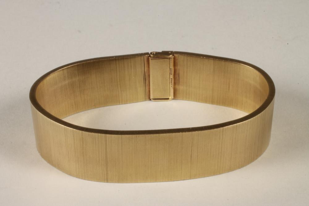 A 9CT GOLD FLEXIBLE CUFF BRACELET Image