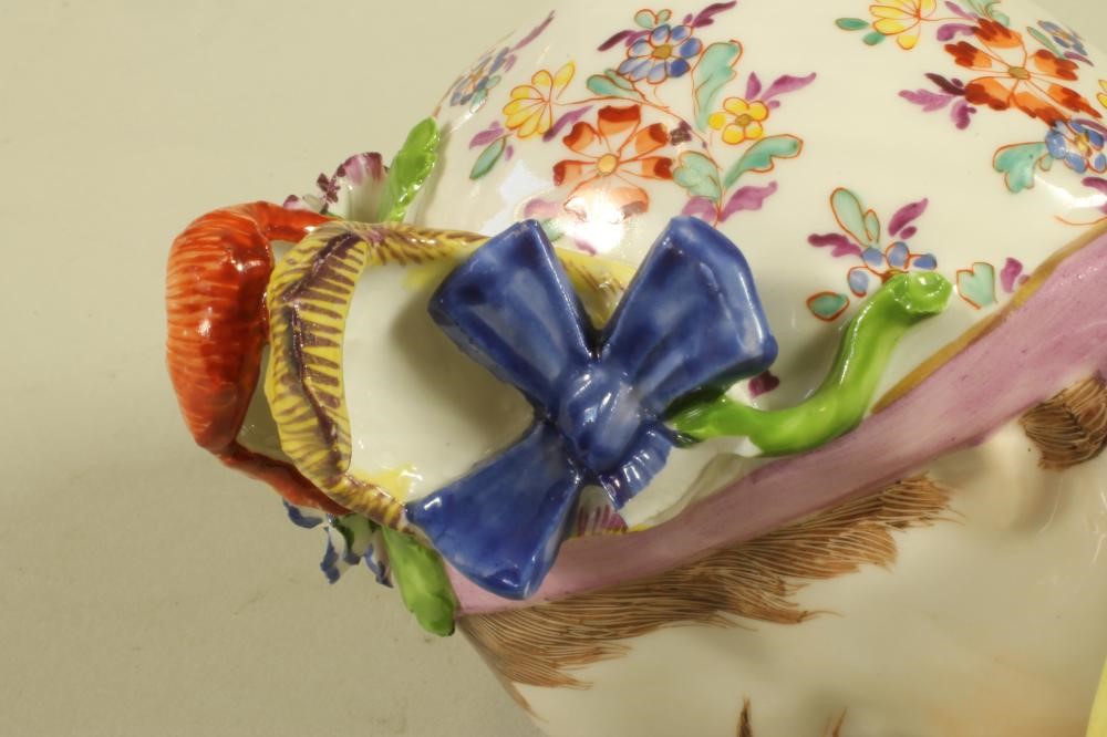 A PAIR OF PASSAU PORCELAIN KINDERBUSTS Image