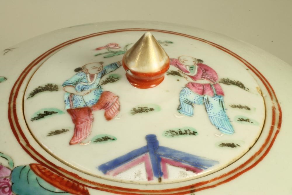 A CHINESE PORCELAIN JAR AND COVER of ovoid form Image