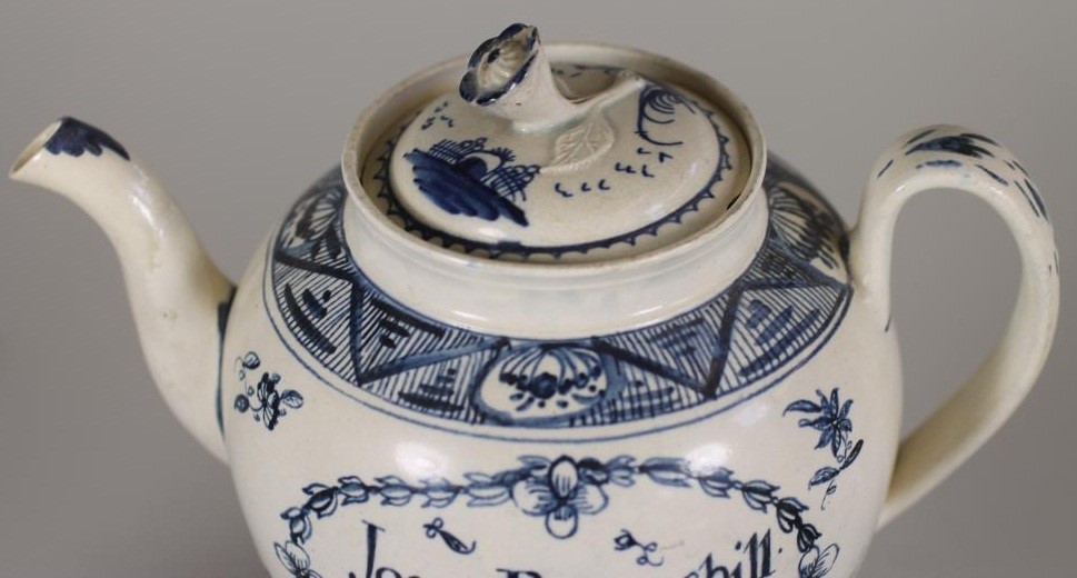 A DOCUMENTARY PEARLWARE TEAPOT AND COVER Image