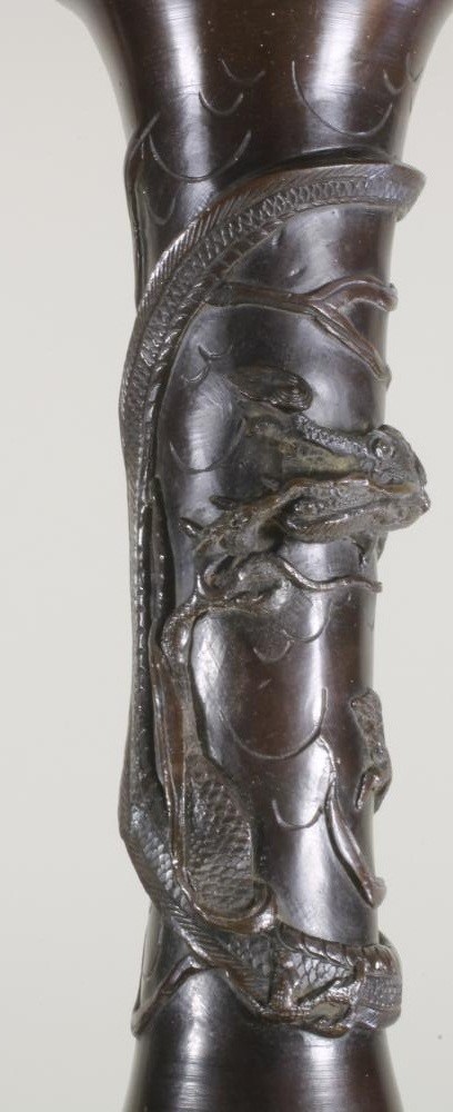 A JAPANESE BRONZE VASE Image