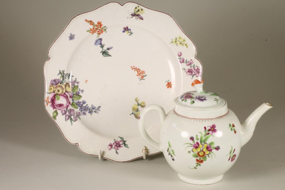 A RED ANCHOR PERIOD CHELSEA PORCELAIN SILVER SHAPED PLATE Image