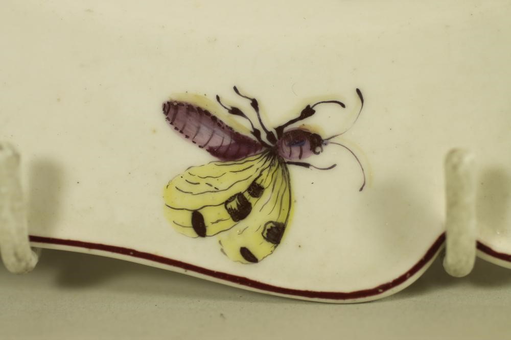 A RED ANCHOR PERIOD CHELSEA PORCELAIN SILVER SHAPED PLATE Image