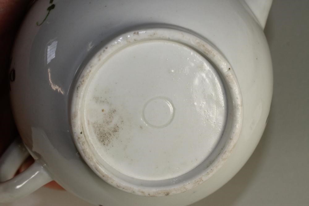 A RED ANCHOR PERIOD CHELSEA PORCELAIN SILVER SHAPED PLATE Image