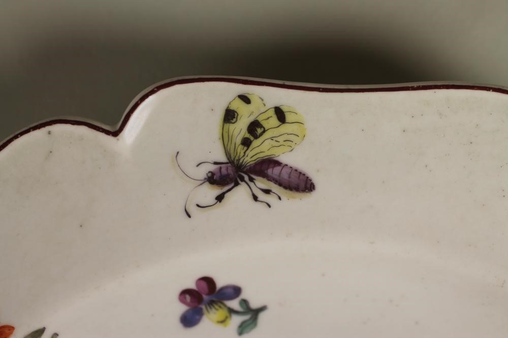 A RED ANCHOR PERIOD CHELSEA PORCELAIN SILVER SHAPED PLATE Image