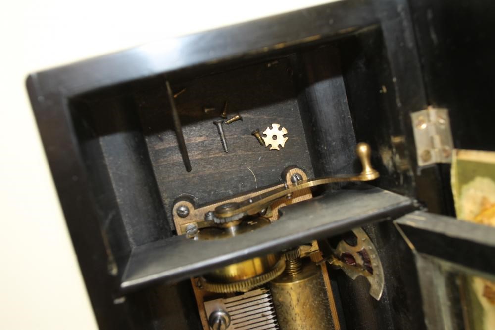 A CONTINENTAL MUSICAL BOX Image