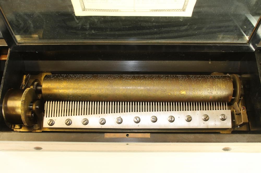 A SWISS WALNUT CASED MUSICAL BOX Image