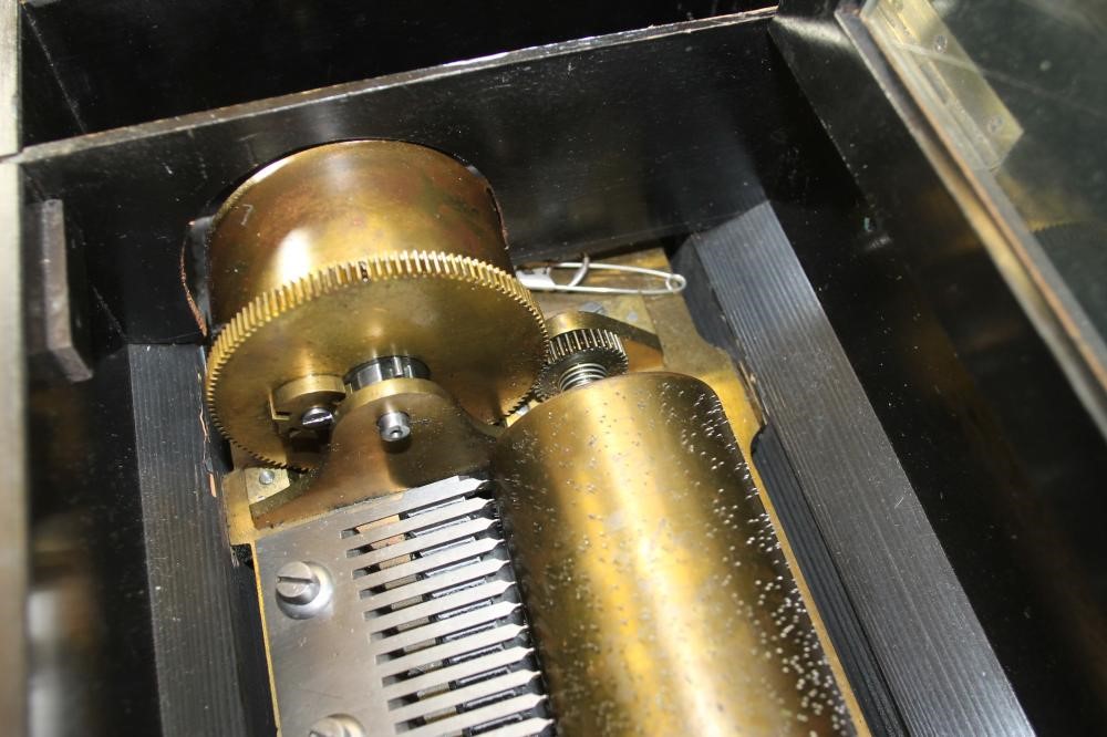 A SWISS WALNUT CASED MUSICAL BOX Image