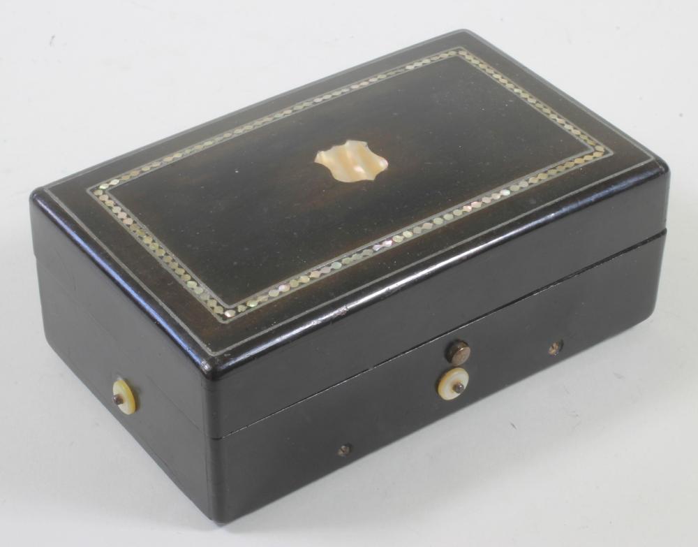 A CONTINENTAL SMALL MUSICAL BOX Image