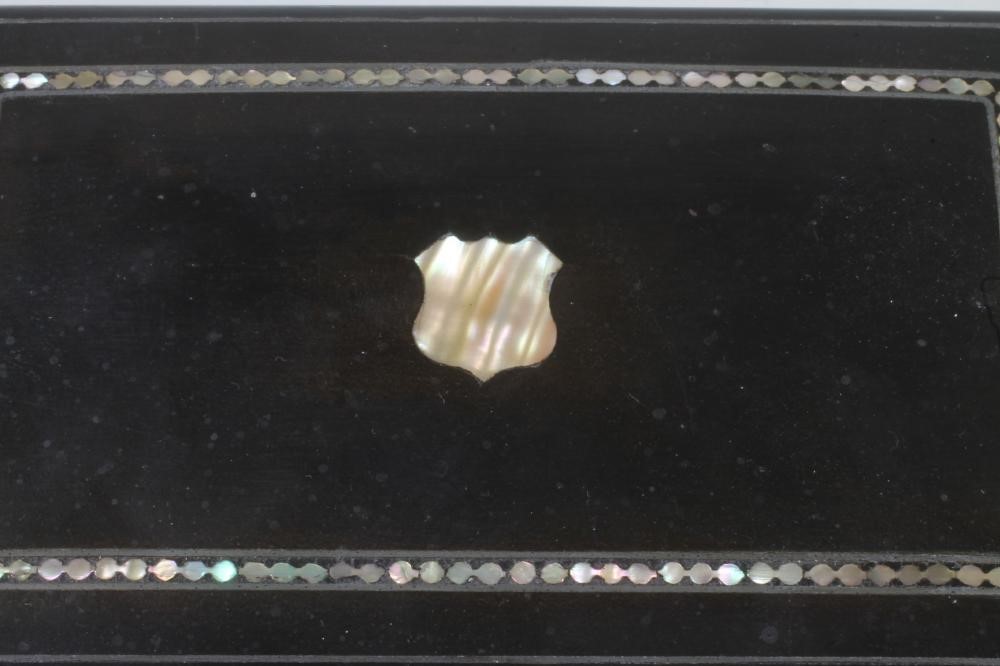 A CONTINENTAL SMALL MUSICAL BOX Image